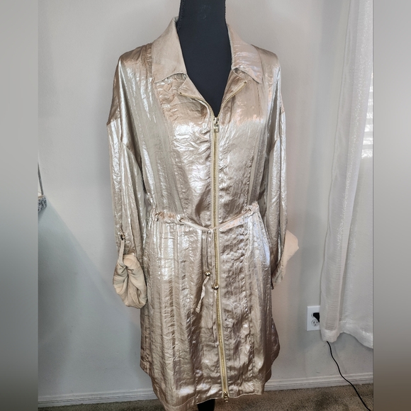 MARC New York unlined polyester gold coat Size Medium - Picture 2 of 9